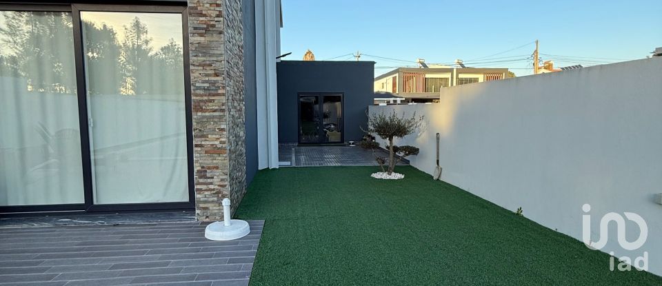 Maison traditionnelle T4 à Corroios de 260 m²