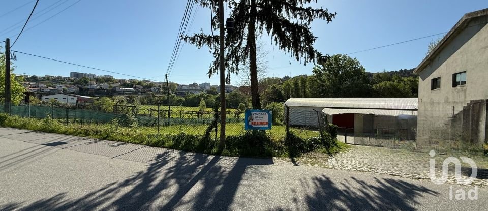 Terreno urbano em Parada de Cunhos de 439 m²