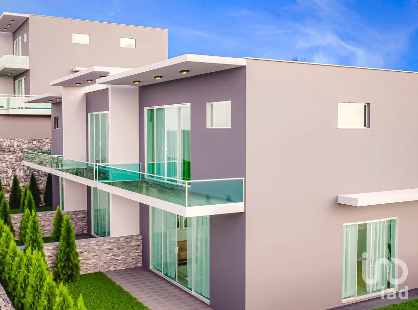 House T3 in Caniço of 185 m²