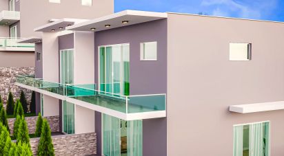 House T3 in Caniço of 185 m²