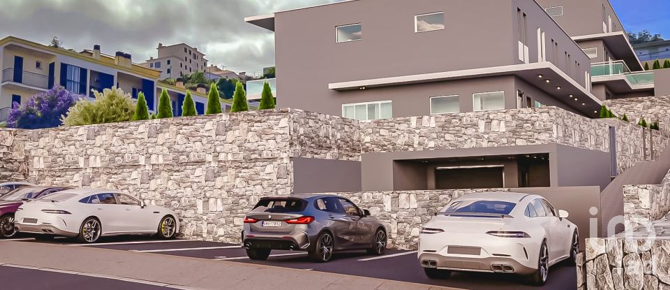 House T3 in Caniço of 185 m²