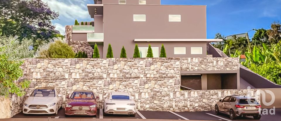 House T3 in Caniço of 185 m²