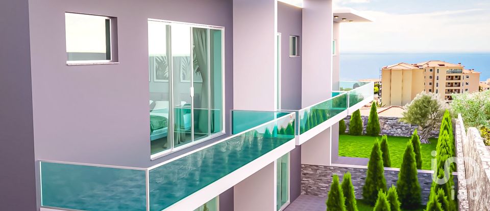 House T3 in Caniço of 185 m²