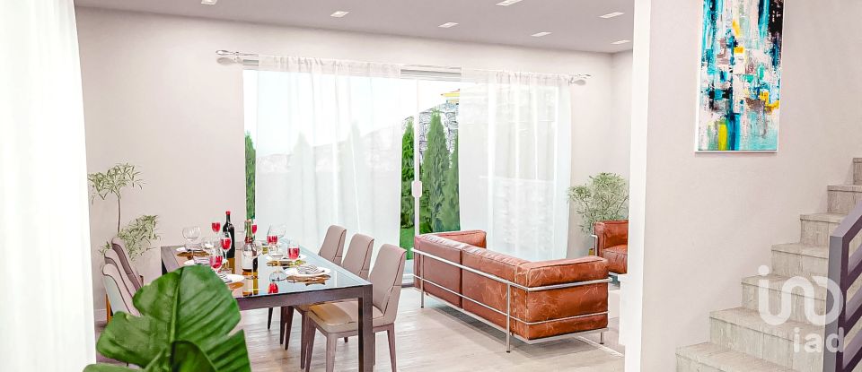 House T3 in Caniço of 185 m²