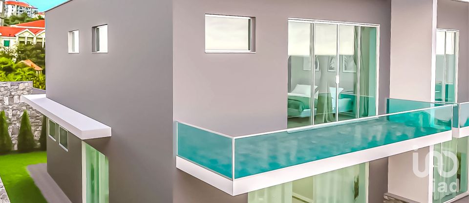 House T3 in Caniço of 185 m²