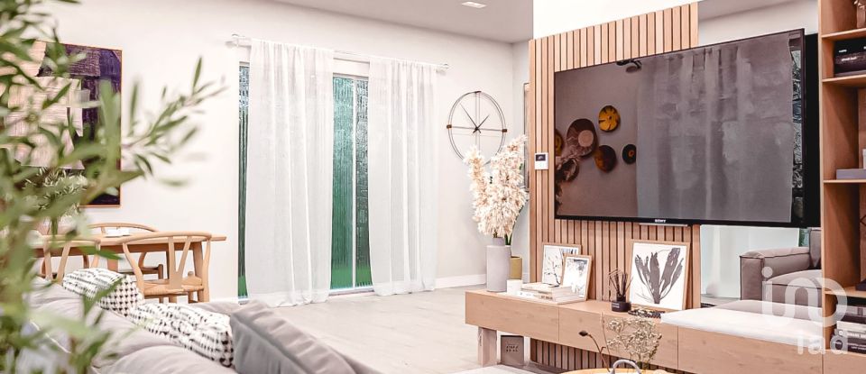 House T3 in Caniço of 185 m²