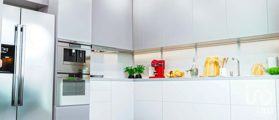 House T3 in Caniço of 185 m²