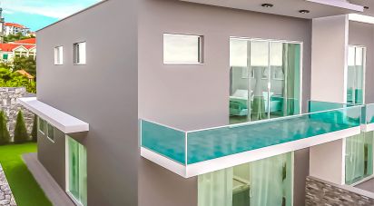 House T3 in Caniço of 185 m²