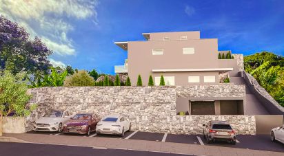 House T3 in Caniço of 185 m²