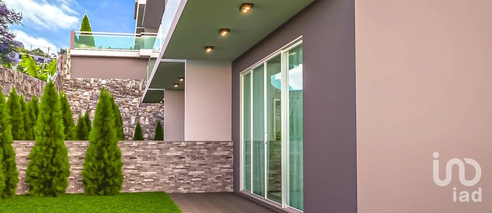 House T3 in Caniço of 185 m²