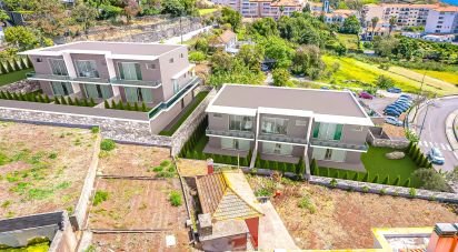 House T3 in Caniço of 185 m²