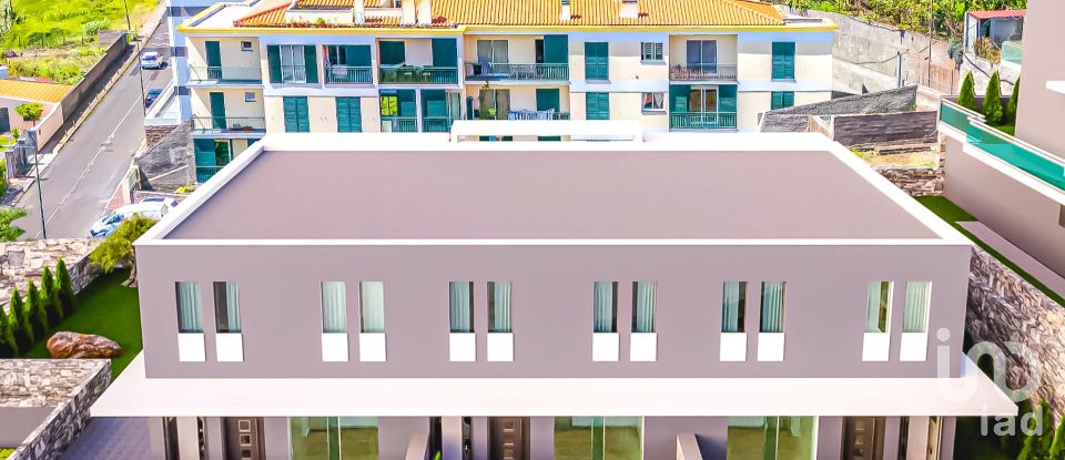 House T3 in Caniço of 185 m²