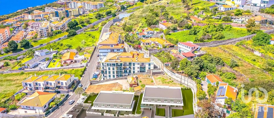 House T3 in Caniço of 185 m²