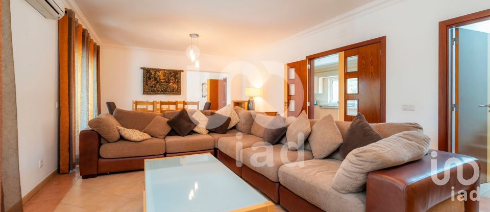 Moradia T4 em Quelfes de 191 m²