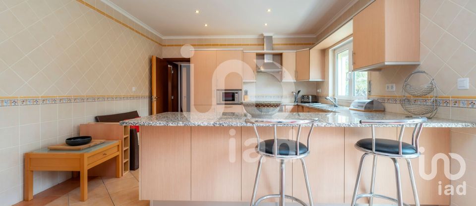 Moradia T4 em Quelfes de 191 m²