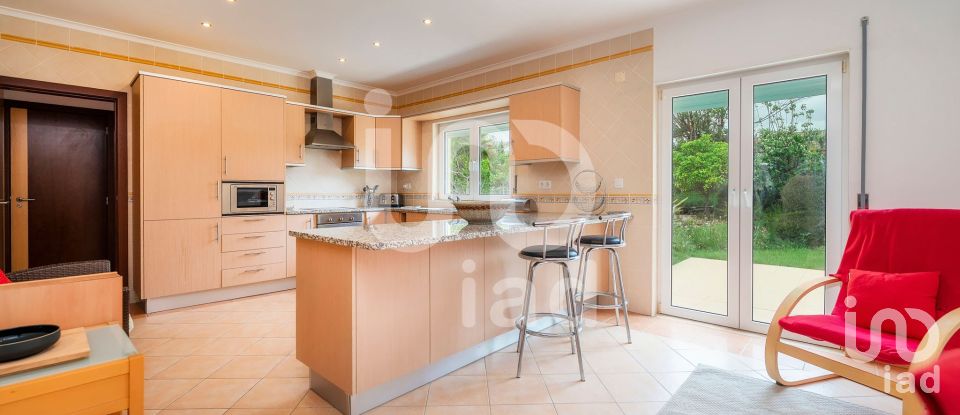 Moradia T4 em Quelfes de 191 m²