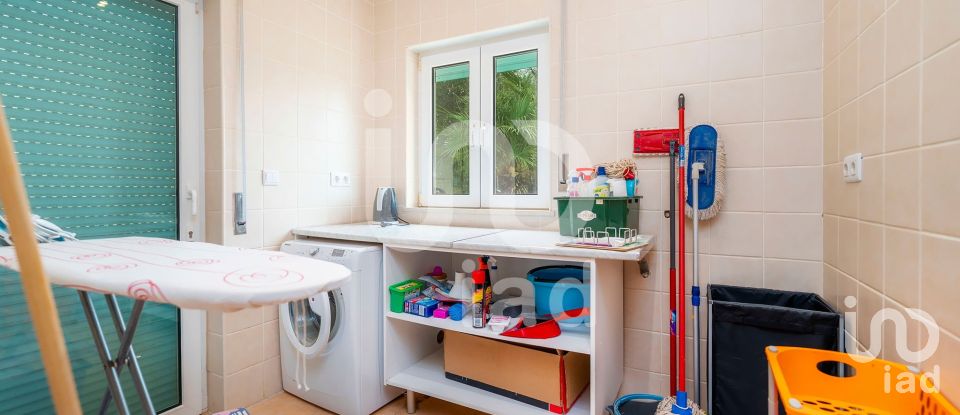 Moradia T4 em Quelfes de 191 m²