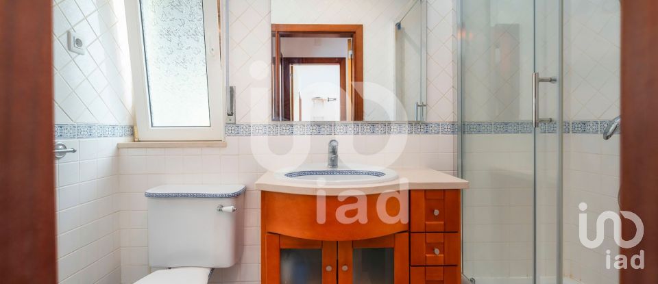 Moradia T4 em Quelfes de 191 m²