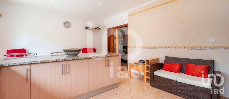 Moradia T4 em Quelfes de 191 m²