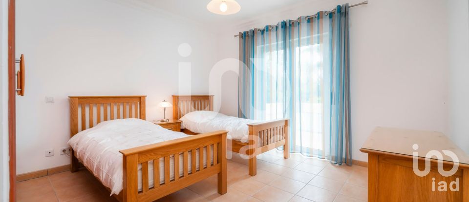 Moradia T4 em Quelfes de 191 m²