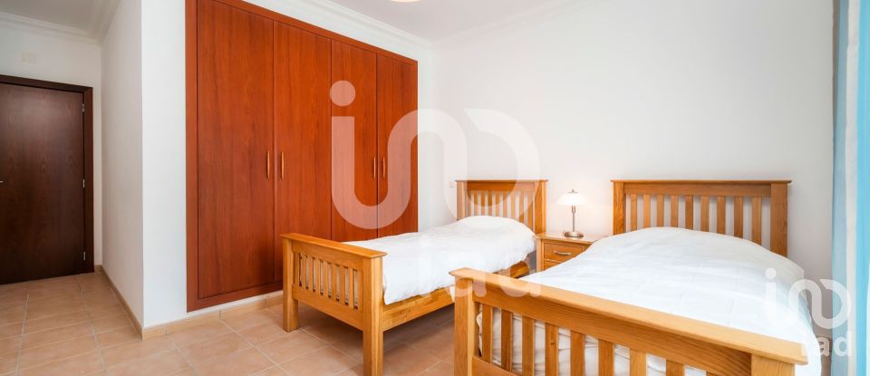 Moradia T4 em Quelfes de 191 m²