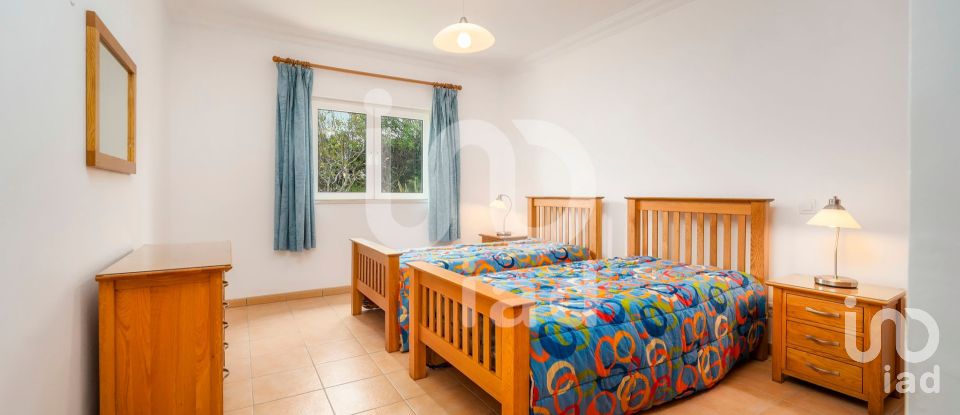 Moradia T4 em Quelfes de 191 m²