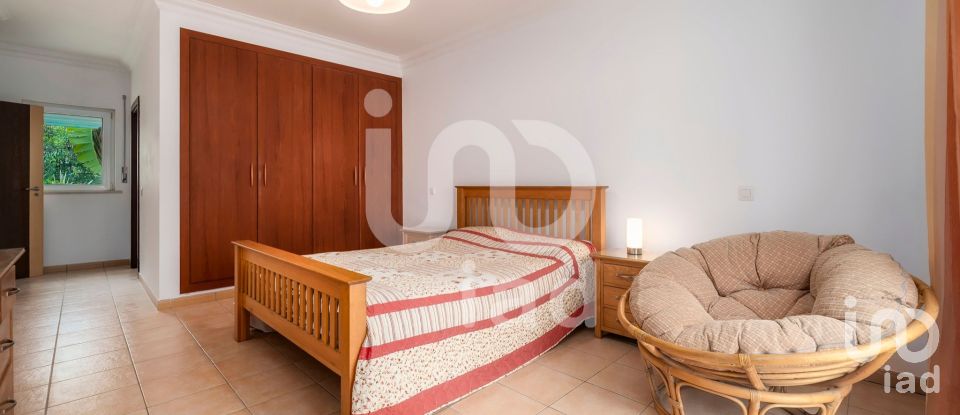 Moradia T4 em Quelfes de 191 m²