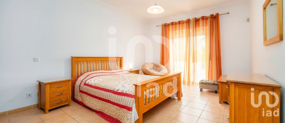 Moradia T4 em Quelfes de 191 m²