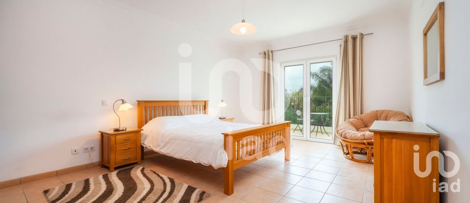 Moradia T4 em Quelfes de 191 m²