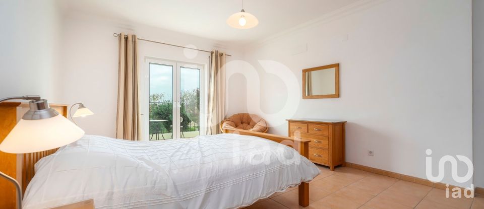 Moradia T4 em Quelfes de 191 m²