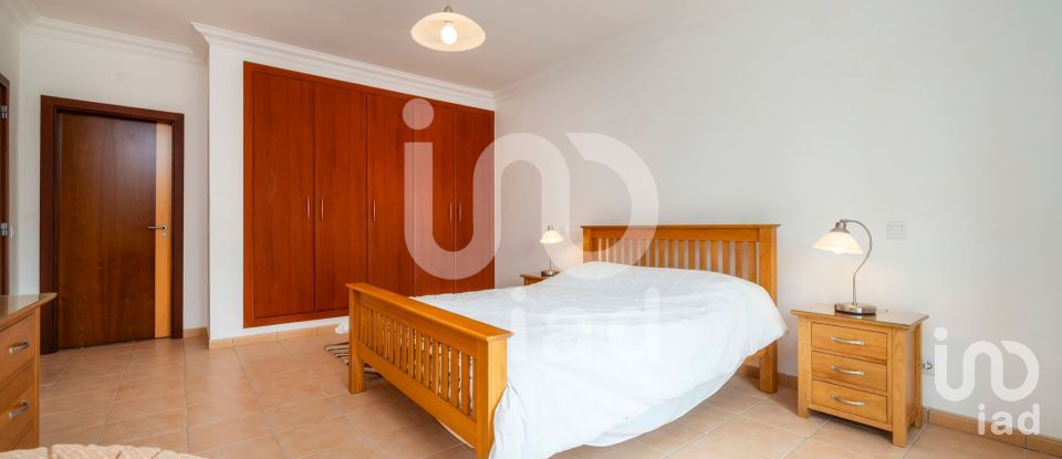 Moradia T4 em Quelfes de 191 m²