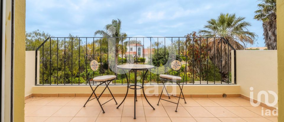 Moradia T4 em Quelfes de 191 m²