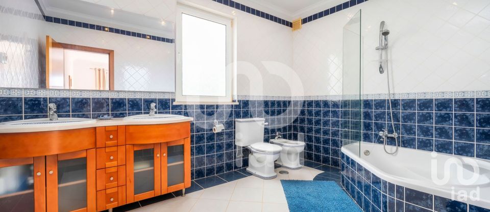 Moradia T4 em Quelfes de 191 m²