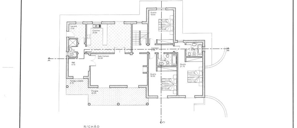 Moradia T4 em Quelfes de 191 m²