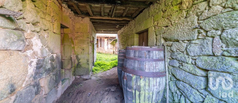 Maison T0 à Santa Cruz da Trapa e São Cristóvão de Lafões de 210 m²