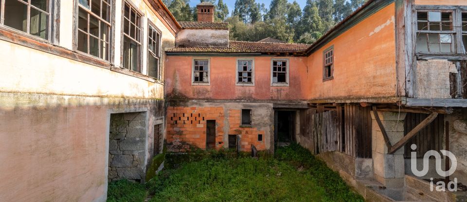 Maison T0 à Santa Cruz da Trapa e São Cristóvão de Lafões de 210 m²