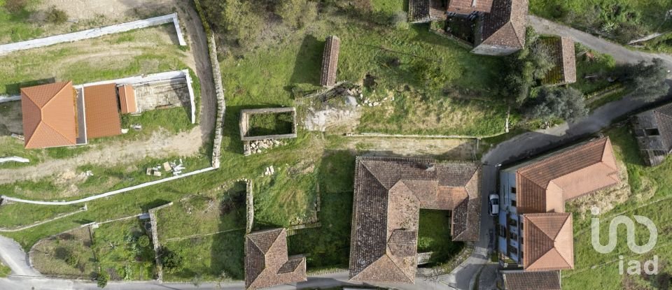 Maison T0 à Santa Cruz da Trapa e São Cristóvão de Lafões de 210 m²