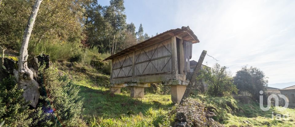 Maison T0 à Santa Cruz da Trapa e São Cristóvão de Lafões de 210 m²