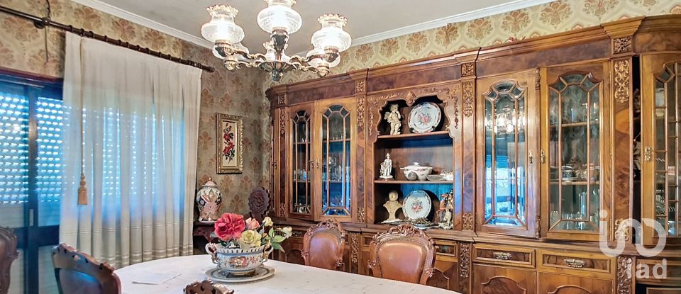 House T6 in São joão da madeira of 216 m²