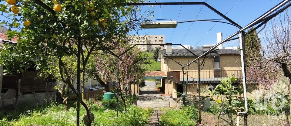 House T6 in São joão da madeira of 216 m²