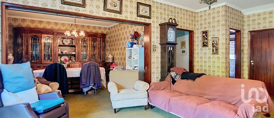 House T6 in São joão da madeira of 216 m²