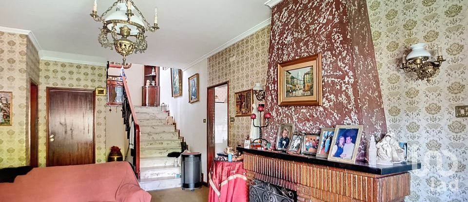 House T6 in São joão da madeira of 216 m²