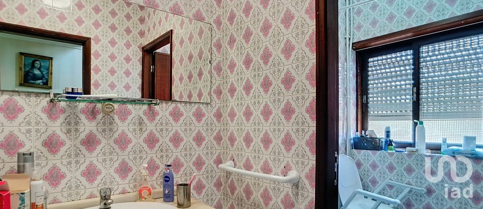 House T6 in São joão da madeira of 216 m²