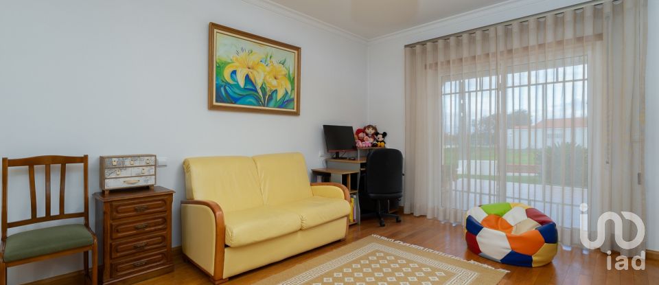 House T4 in Monte Real e Carvide of 356 m²