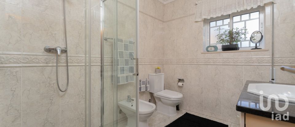 House T4 in Monte Real e Carvide of 356 m²