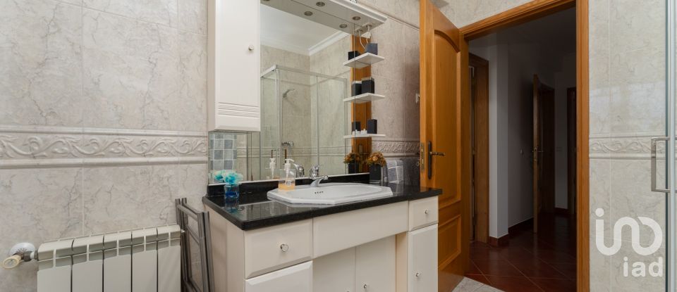 House T4 in Monte Real e Carvide of 356 m²