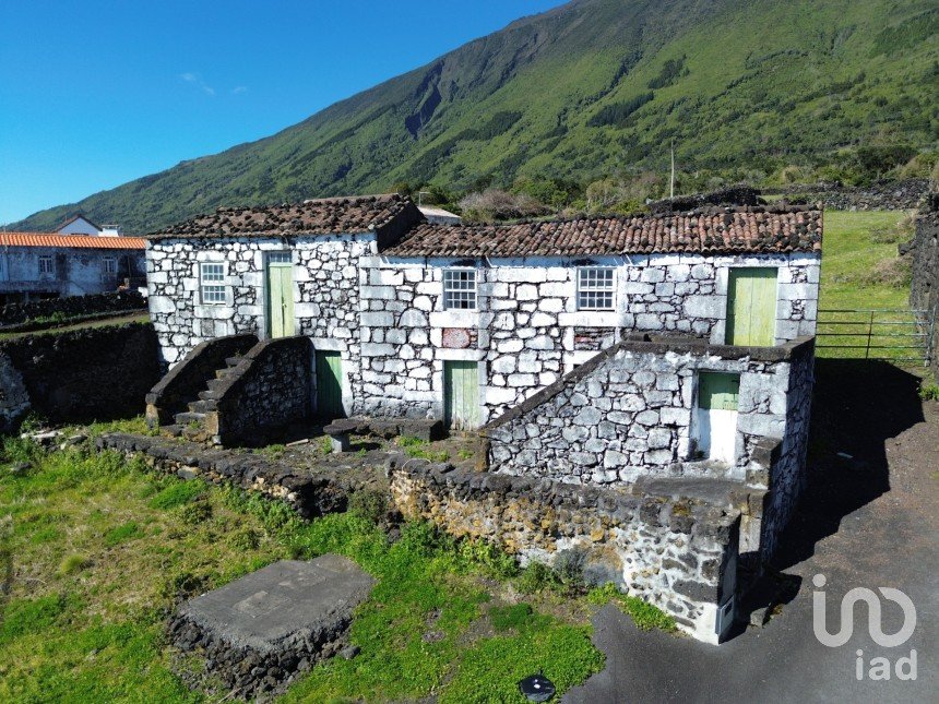 Maison T0 à São Caetano de 254 m²