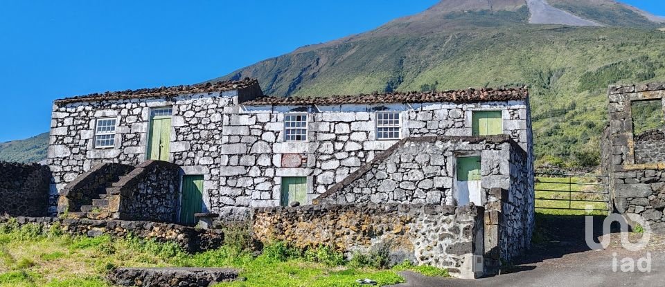 Maison T0 à São Caetano de 254 m²