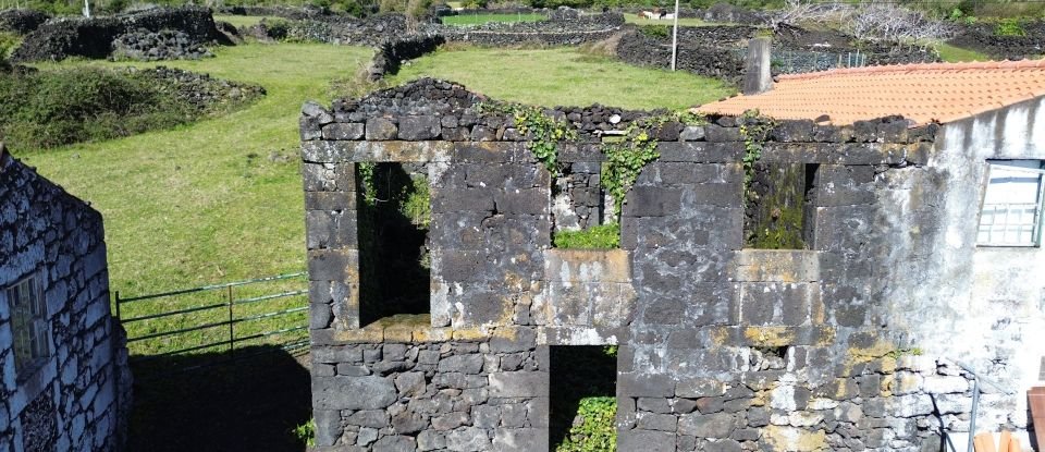 Maison T0 à São Caetano de 254 m²