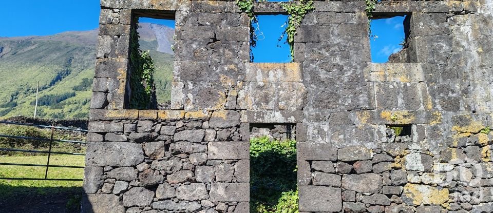 Maison T0 à São Caetano de 254 m²